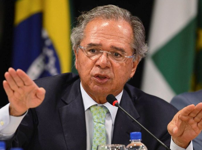 Vamos derrubar dívida pública em 2021 com privatizações, diz Guedes