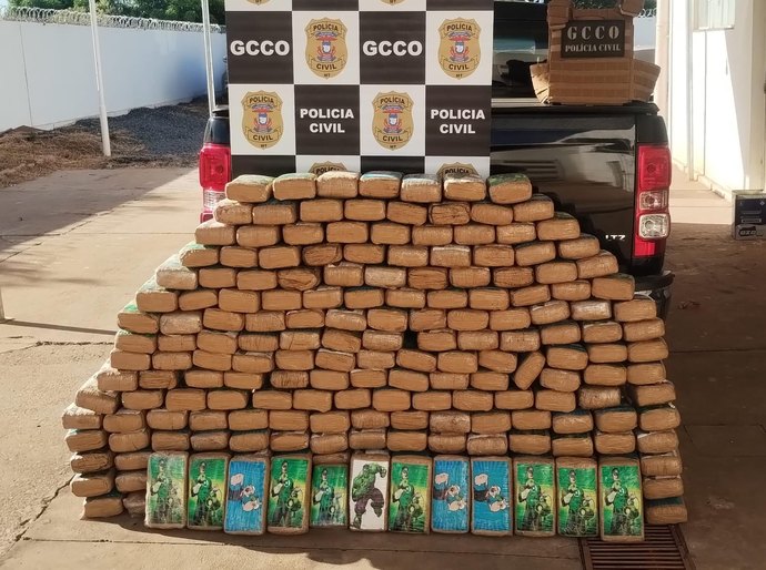 Polícia apreende 210 tabletes de maconha em camionete na MT-010, estrada da Guia, e prende motorista