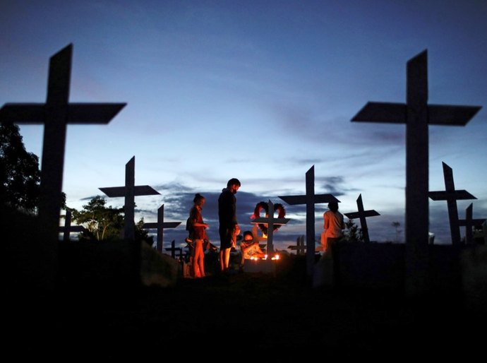 Mundo passa de 4 milhões de mortes por Covid, mas número 'subestima o total de vítimas', diz OMS