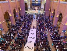 Via Sacra na Basílica de Aparecida pede fim da violência e da guerra em Gaza: ‘Paz na terra de Jesus’