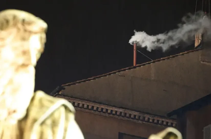 O segredo por trás da fumaça do Vaticano na eleição do papa