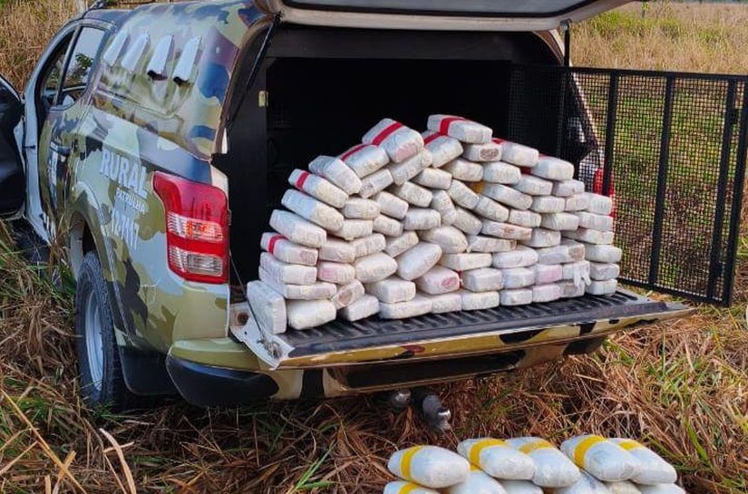 Polícia Militar e PRF apreendem 127 quilos de maconha e causam prejuízo de R$ 1,2 milhão ao crime