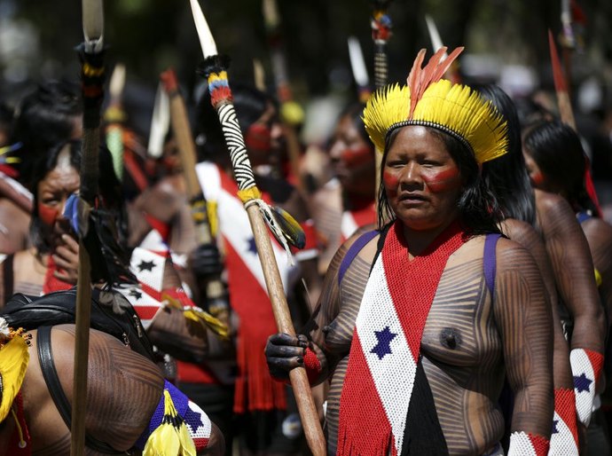 Mulheres indígenas marcham em Brasília contra violência