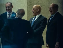 Foto registra ministros do STF rindo em meio à crise entre Moraes e Vorcaro