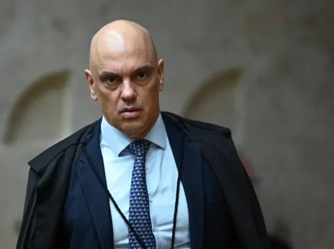 Moraes é juiz com 'poder excessivo' e Supremo deve exercer 'moderação', diz The Economist