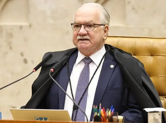 Fachin diz que meta é acabar com Inquérito das Fake News e manda tirar acusações contra Mendonça da investigação
