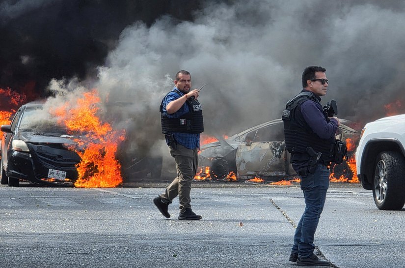 Caos no México: países emitem alertas após morte de chefe de cartel