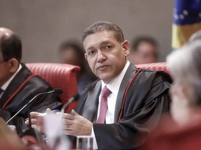 Nunes Marques vai relatar ação de Bolsonaro para anular pena
