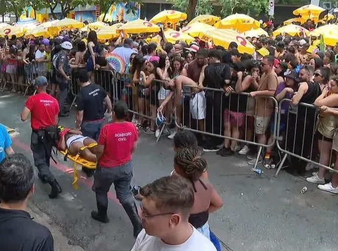 SP: bloco com Calvin Harris tem superlotação e foliões passam mal