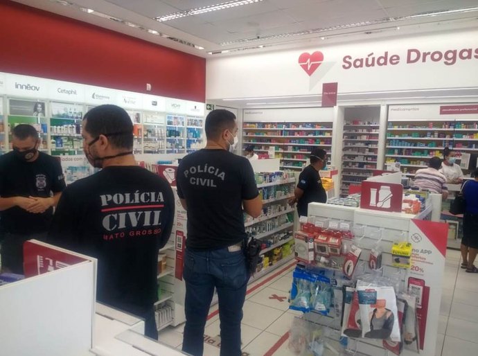 Polícia e Procon faz operação em Farmácia que vendia ivermectina contra a Covid 19 por R$ 570 a caixa