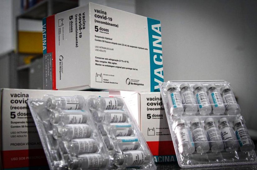 Doses das vacinas já estão disponíveis para retirada por Cuiabá e VG; Estado concluiu envio de remessas para o interior