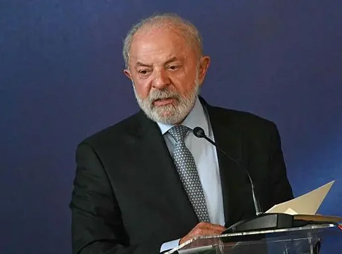 As conversas de Jeffrey Epstein e Noam Chomsky sobre Lula: 'Prisioneiro político mais importante do mundo'