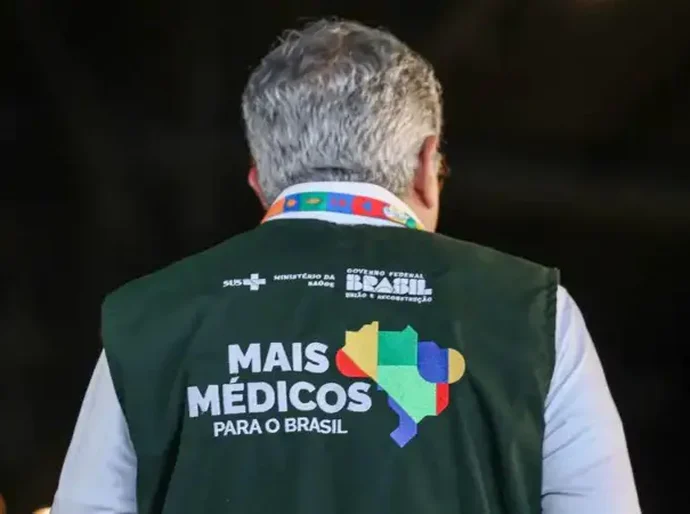 Governo Trump revoga vistos de familiares do ministro Alexandre Padilha como punição por Mais Médicos