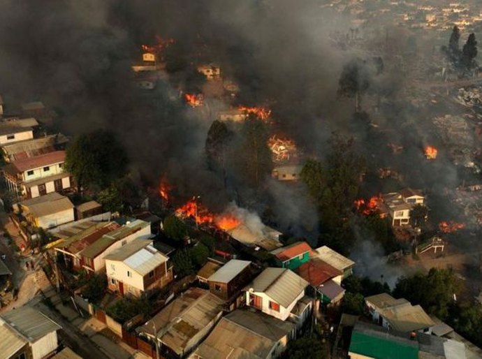 'Número de vítimas certamente aumentará': por que Chile declarou emergência após dezenas de mortes em incêndios