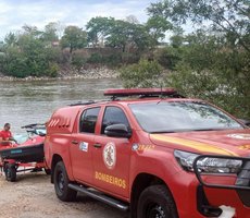 Bombeiros militares localizam corpo de jovem de 19 anos que se afogou no rio Cuiabá no domingo, 03