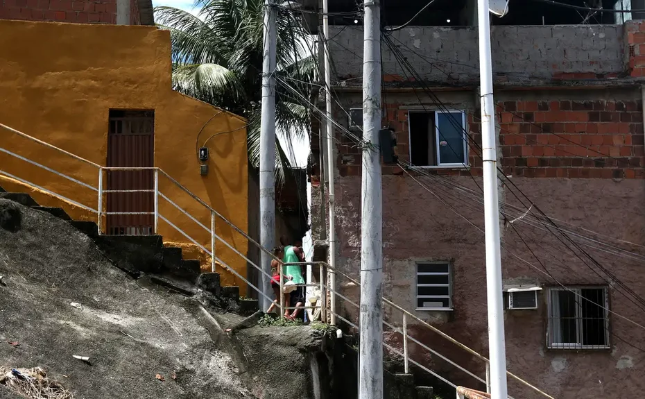 Pretos e pardos têm menos acesso à infraestrutura urbana que brancos