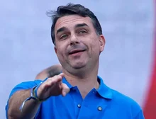 Sem Centrão: Flávio Bolsonaro está isolado após sucessão de crises na campanha?