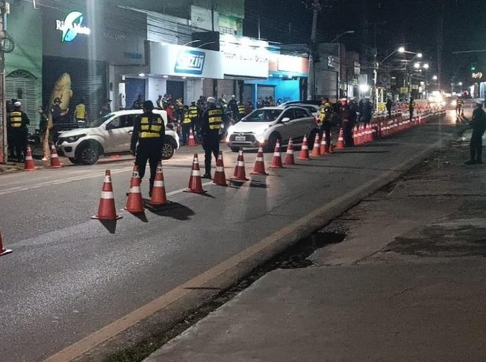 Operação Lei Seca intensifica fiscalização e encaminha oito pessoas à delegacia
