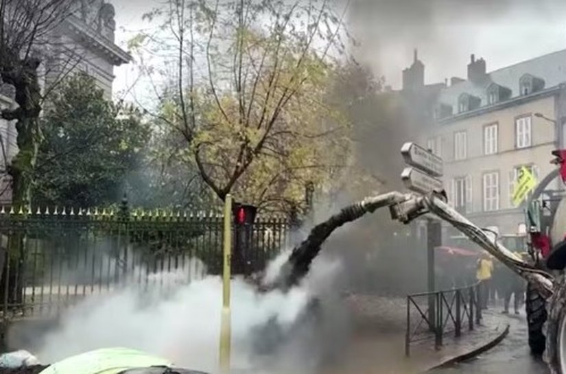 Tanques de vinho esvaziados, despejo de estrume nas ruas: agricultores franceses protestam pelo 3º dia seguido contra acordo da UE com Mercosul