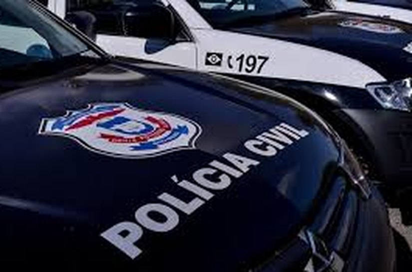 Polícia investiga morte de jovem encontrada seminua em casa