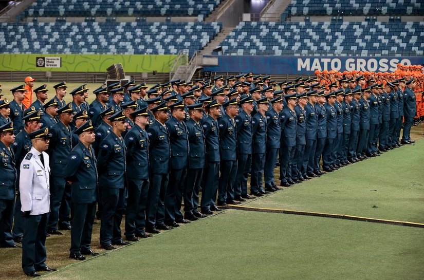 Governo de MT oficializa promoção de 513 militares, entrega viaturas e anuncia novo Comando Geral do Corpo de Bombeiros