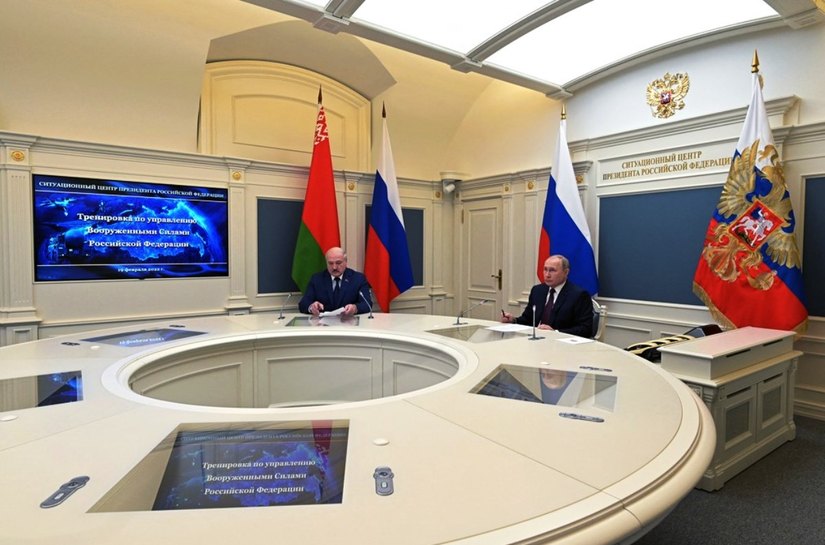 Rússia faz exercícios militares com lançamento de mísseis balísticos nucleares