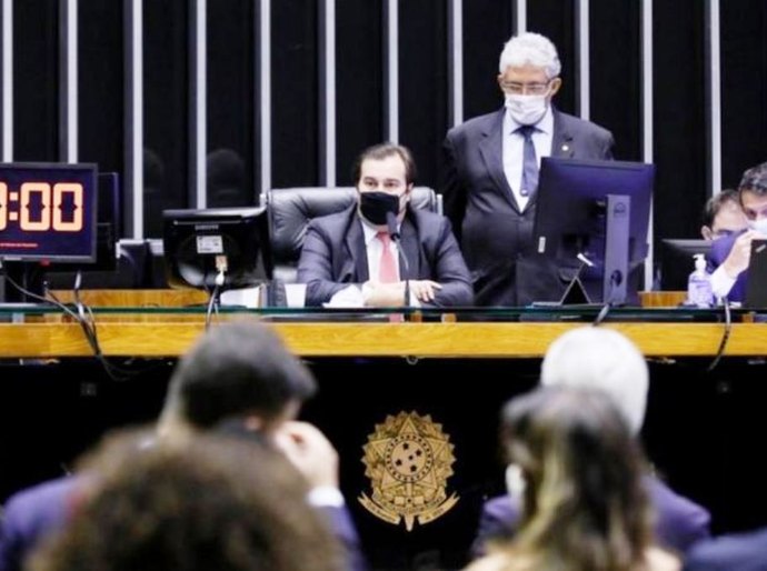 Governo libera R$ 1,9 bilhão para deputados em meio a disputa pela Presidência da Câmara