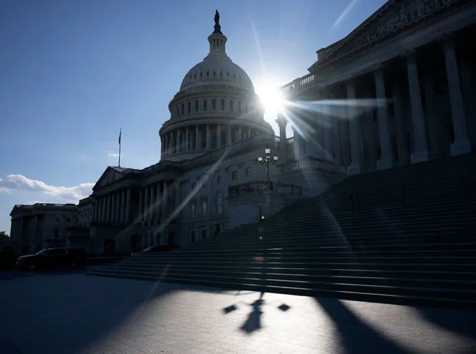 Trump cancela assinatura de projeto de lei e inicia crise com o Congresso