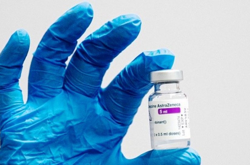 Vacina AstraZeneca/Oxford: risco de trombose é raríssimo e não há motivo para interromper imunização, avaliam cientistas