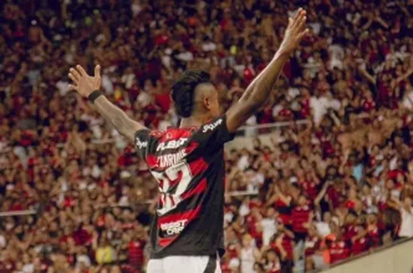 Com brilho de Bruno Henrique, Flamengo vence Vasco e vai à final do Carioca