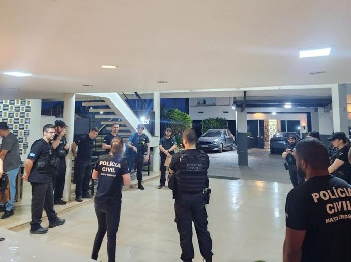 Polícia Civil desarticula célula de facção criminosa que promovia treinamento armado para membros em MT