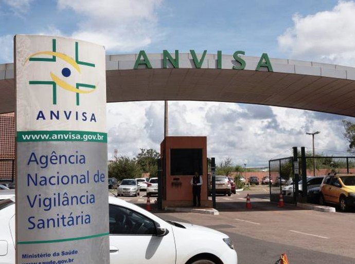 Câmara aprova MP com prazo de cinco dias para Anvisa autorizar vacina registrada fora do país