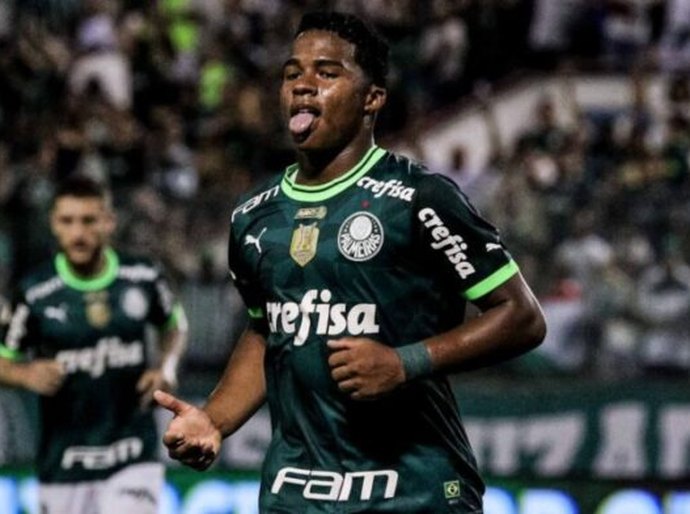 Palmeiras dorme na liderança do Brasileirão após vitória tranquila sobre o Inter