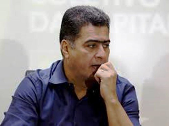 Emanuel ‘ziguezagueia’, cede pressão da Fiemt, admite erro e volta atrás em rodízio de veículos e abertura de mercados em Cuiabá