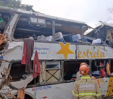 Nove morrem em tombamento de ônibus em Petrópolis