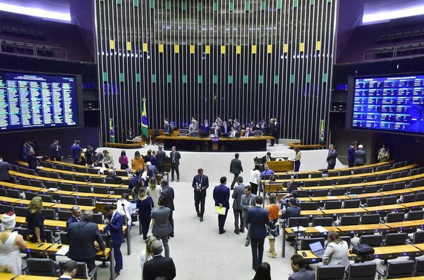 Congresso aprova texto-base da LDO de 2024 com calendário para empenho de emendas obrigatórias