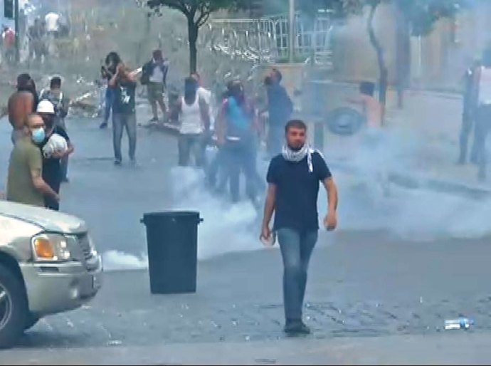 Depois de explosão, libaneses protestam contra o governo em Beirute