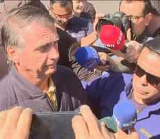 Bolsonaro diz que investigação contra ele é política e 'suprema humilhação': 'Nunca pensei em sair do Brasil ou ir pra embaixada'