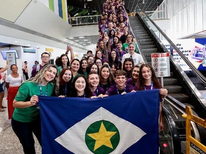 Governador acompanha embarque de alunos para intercâmbio na Inglaterra nesta sexta-feira,12