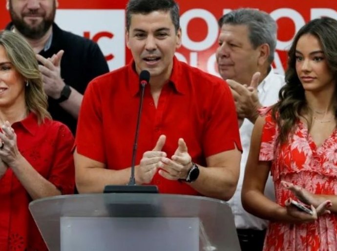 Santiago Peña é eleito presidente do Paraguai