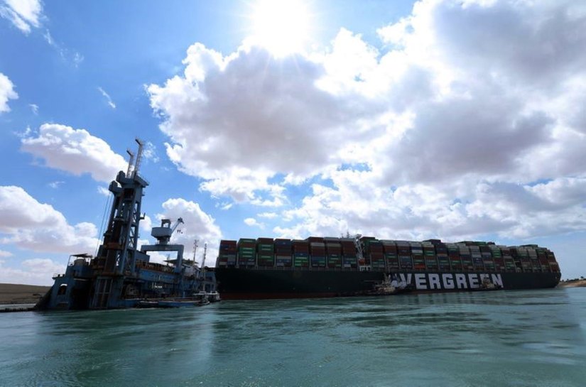 Rotas alternativas ao bloqueio do canal de Suez não são viáveis para todos e oferecem risco de ataques