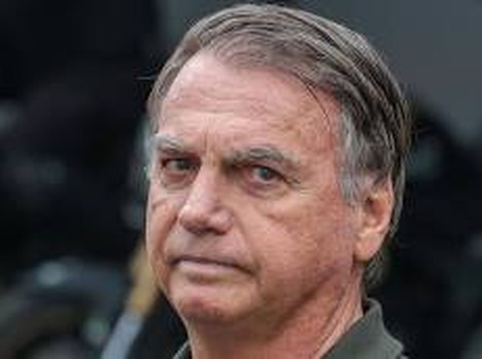 Laudo de Bolsonaro indica câncer de pele, diz médico