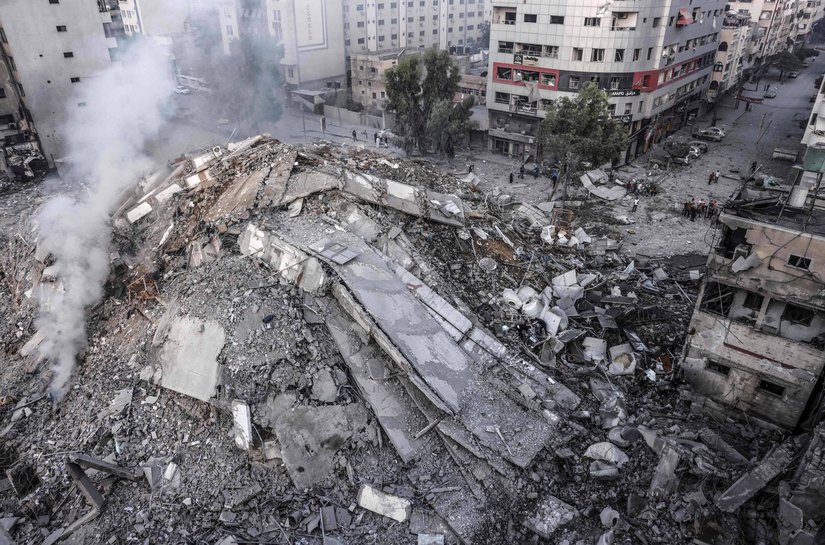 Conflito entre Israel e Hamas entra no 2º dia com novas explosões; mais de 900 pessoas morreram