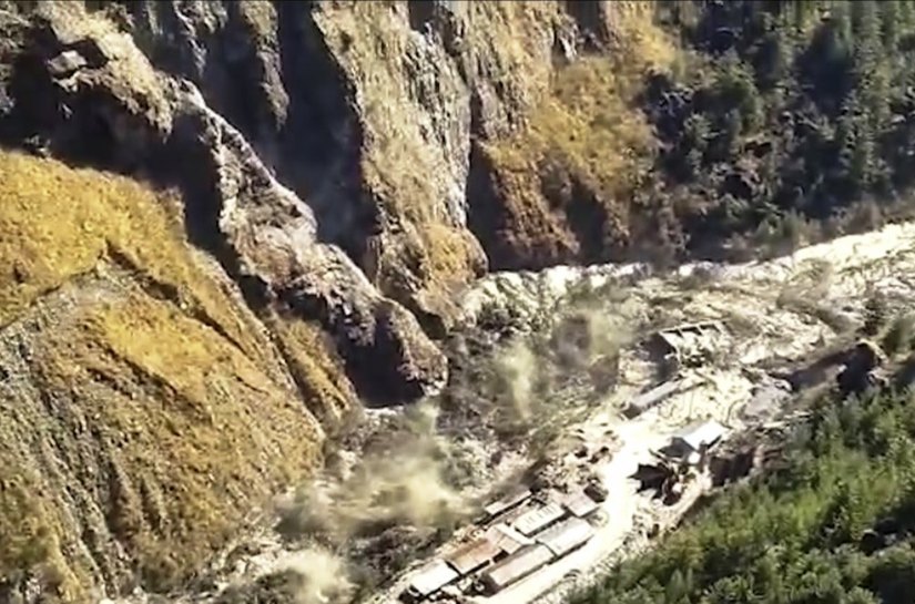 Inundações deixam mortos na Índia após barragem ser atingida por parte de geleira que rompeu no Himalaia