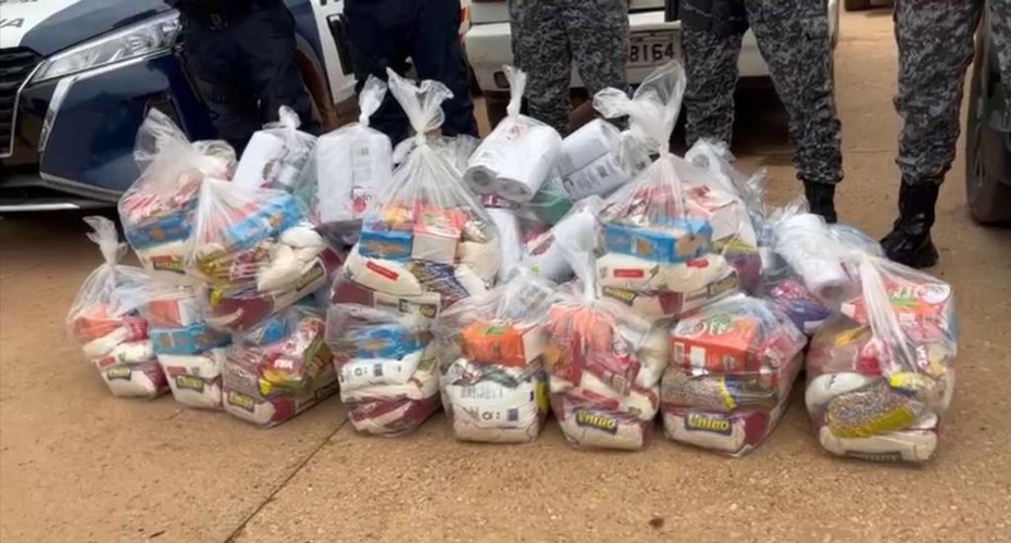 Adolescente é conduzido pela Polícia Militar com 25 cestas básicas do Comando Vermelho em Cáceres,MT