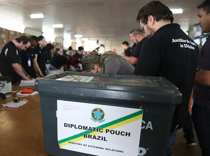 Quase 1 milhão de brasileiros no exterior poderão votar nas eleições