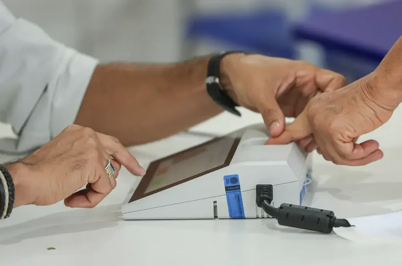 Eleitores vão às urnas hoje para escolher o presidente do país