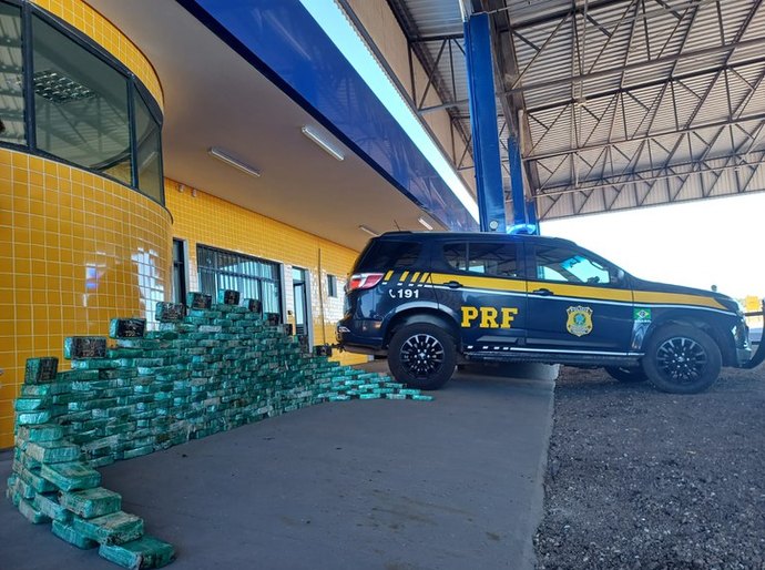 PRF apreende mais de 200 kg de pasta base de cocaína em Barra do Garças, MT
