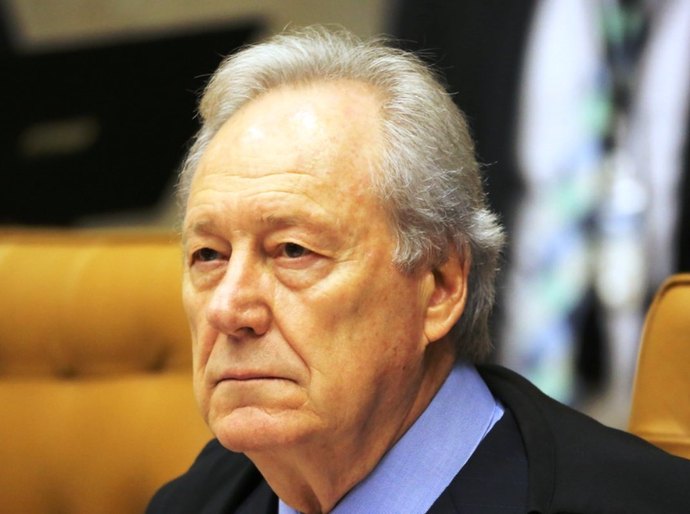 Covid: relator no STF conclui voto a favor de que governo apresente em 30 dias plano de vacinação