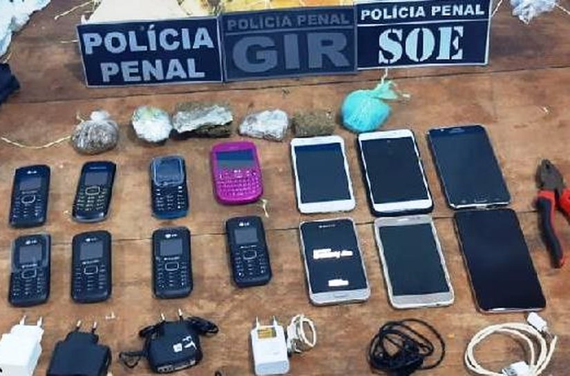 Comparsas são presos tentando jogar celulares e drogas para dentro do Presídio da Mata Grande